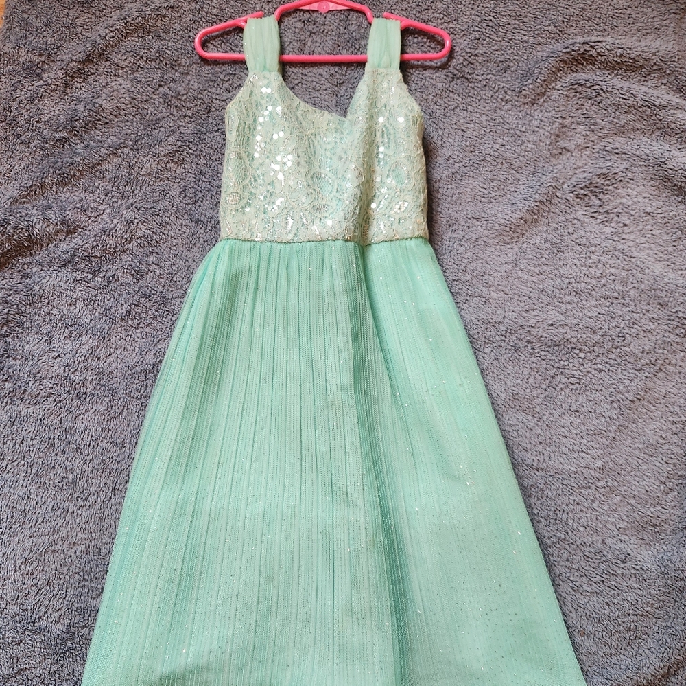 Fancy Formal Mint Green Dress size 10 in great condition.